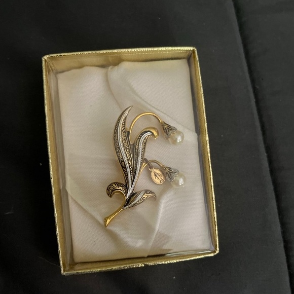 Lily Of The Valley Vintage Damascene Faux Pearls Brooch Pin - Picture 2 of 2